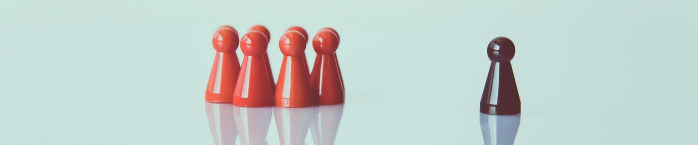 crowd-reflection-color-toy-1679618