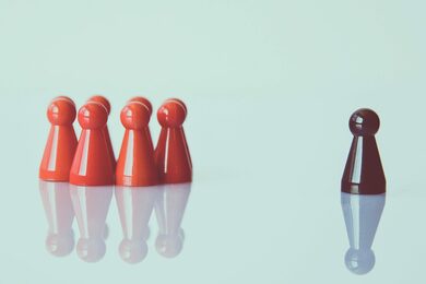 crowd-reflection-color-toy-1679618